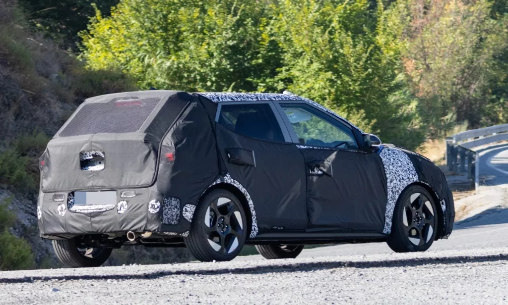 Fotos espía del Hyundai i20, el gran 'tapado' del segmento B 13 Motor16 Hyundai i20 2026 11 Motor16