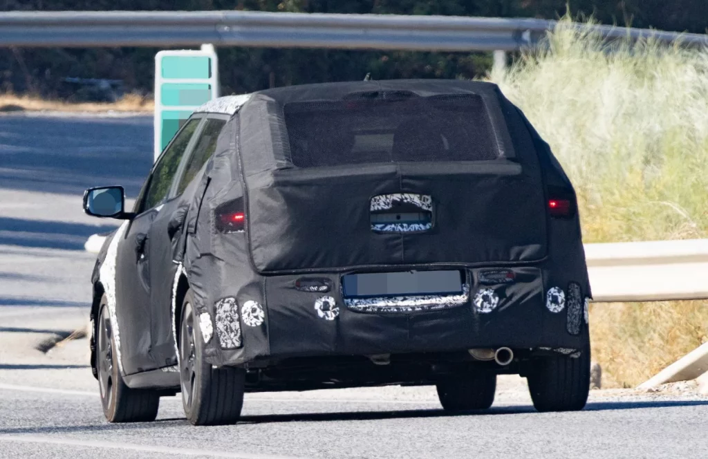 Fotos espía del Hyundai i20, el gran 'tapado' del segmento B 20 Motor16 Hyundai i20 2026 19 Motor16