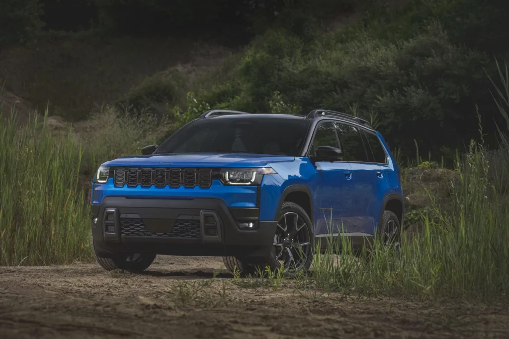 Vuelve el Jeep Cherokee, ahora pionero en tecnología híbrida 7 Motor16 JEEP CHEROKEE 2025 1 Motor16