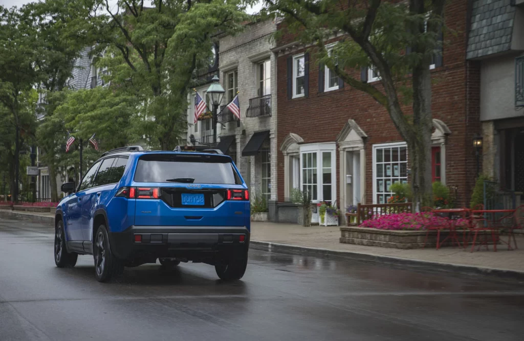 Vuelve el Jeep Cherokee, ahora pionero en tecnología híbrida 17 Motor16 JEEP CHEROKEE 2025 11 Motor16