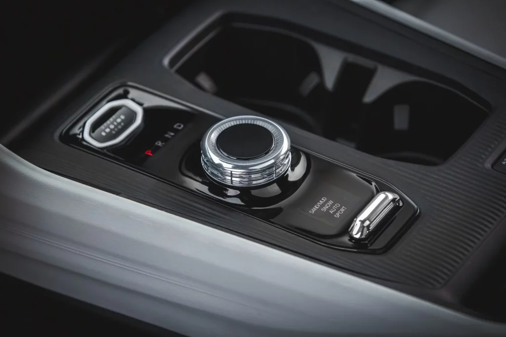 Vuelve el Jeep Cherokee, ahora pionero en tecnología híbrida 5 Motor16 JEEP CHEROKEE 2025 17 Motor16