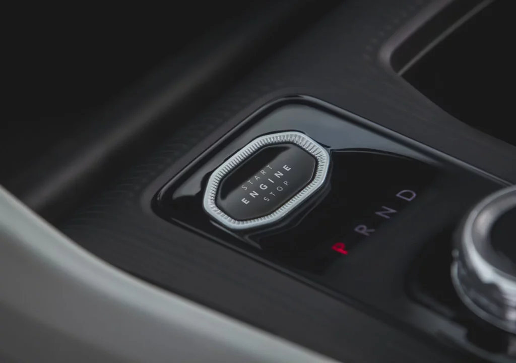 Vuelve el Jeep Cherokee, ahora pionero en tecnología híbrida 6 Motor16 JEEP CHEROKEE 2025 18 Motor16