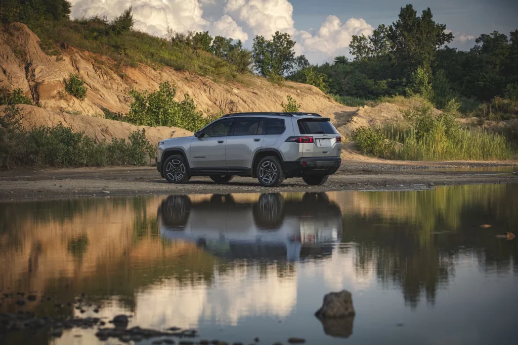 Vuelve el Jeep Cherokee, ahora pionero en tecnología híbrida 27 Motor16 JEEP CHEROKEE 2025 21 Motor16