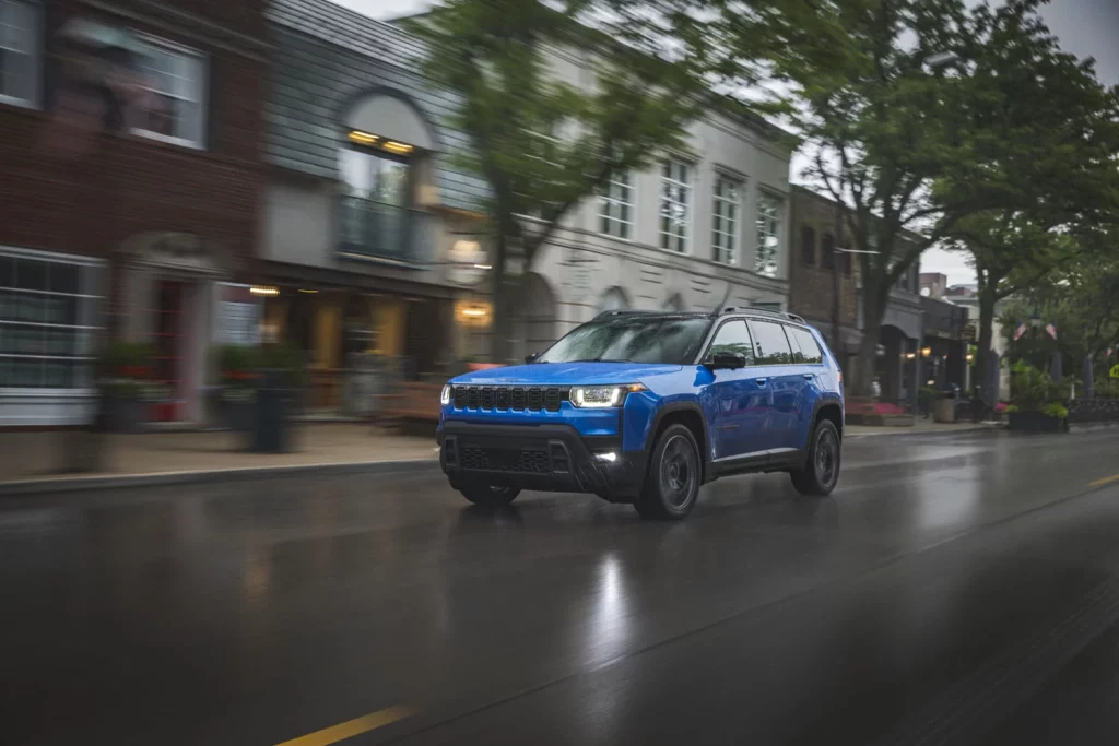 Vuelve el Jeep Cherokee, ahora pionero en tecnología híbrida 4 Motor16 JEEP CHEROKEE 2025 4 Motor16
