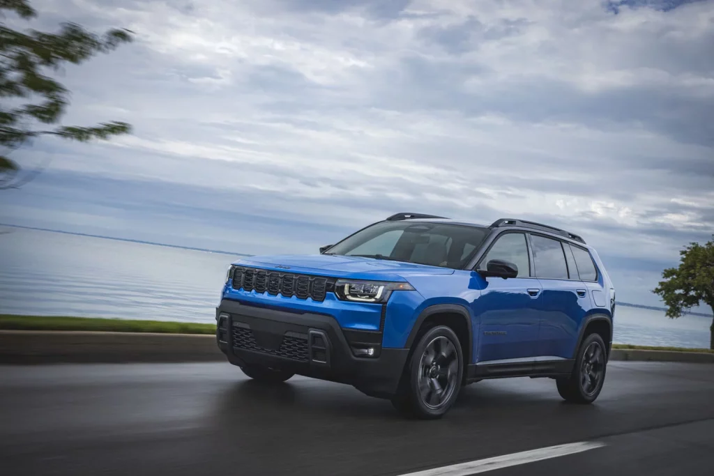 Vuelve el Jeep Cherokee, ahora pionero en tecnología híbrida 11 Motor16 JEEP CHEROKEE 2025 5 Motor16