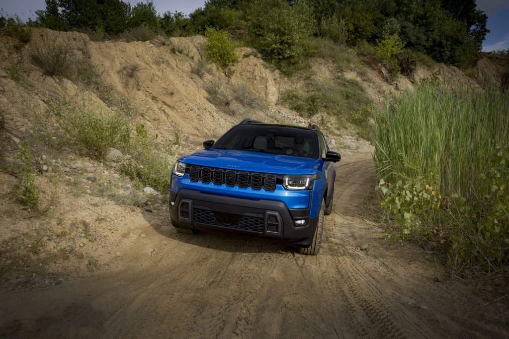 Vuelve el Jeep Cherokee, ahora pionero en tecnología híbrida 15 Motor16 JEEP CHEROKEE 2025 9 Motor16