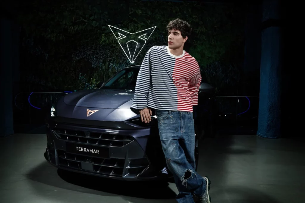 'Los Javis' se unen a la tribu Cupra 2 Motor16 Javier Calvo and Javier Ambrossi join CUPRA City Garage Madrid Tribe 04 HQ Motor16