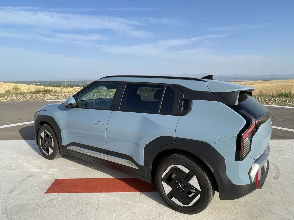 Kia EV3: el SUV eléctrico que puede ser el coche único de la casa 17 Motor16 KIA EV3 11 Motor16