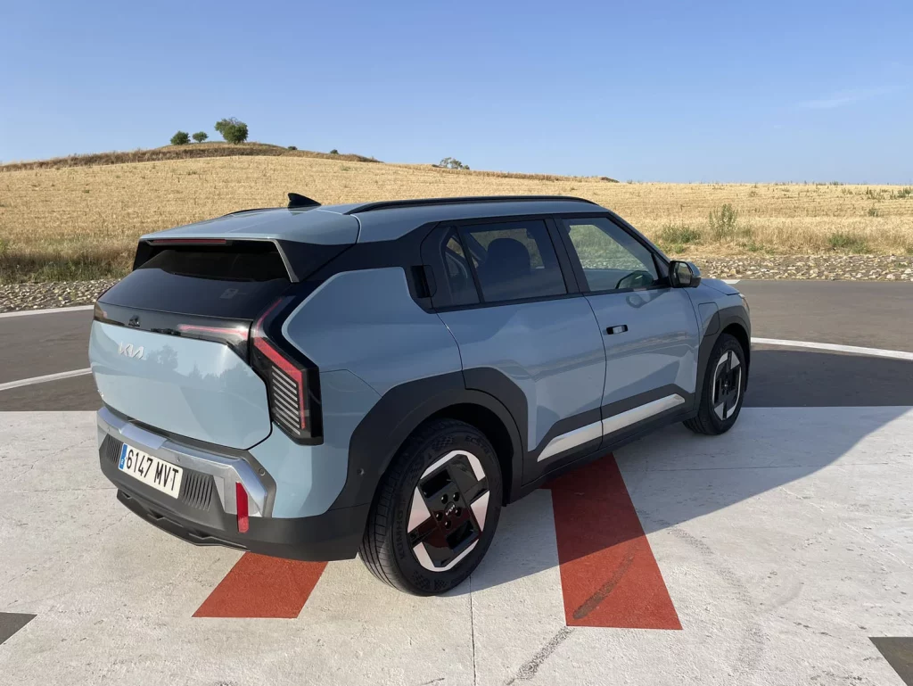 Kia EV3: el SUV eléctrico que puede ser el coche único de la casa 1 Motor16 KIA EV3 25 Motor16
