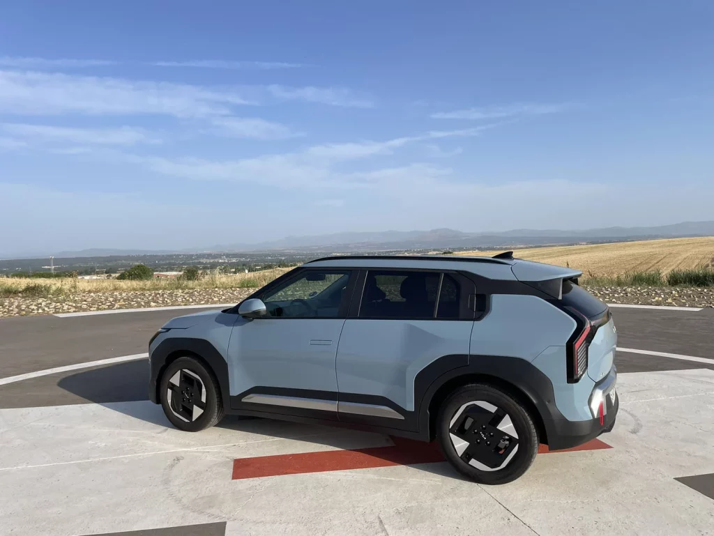Kia EV3: el SUV eléctrico que puede ser el coche único de la casa 10 Motor16 KIA EV3 4 Motor16