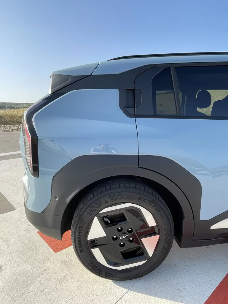 Kia EV3: el SUV eléctrico que puede ser el coche único de la casa 14 Motor16 KIA EV3 8 Motor16