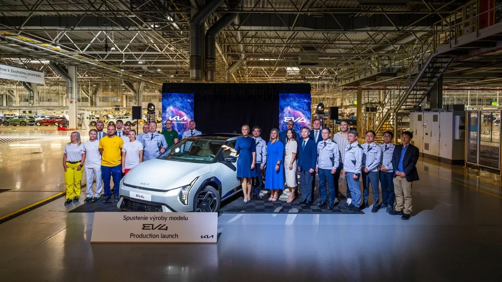 Kia EV4: el primer eléctrico fabricado en Europa ya es una realidad 4 Motor16 KIA EV4 INICIO PRODUCCION EUROPA 1 Motor16