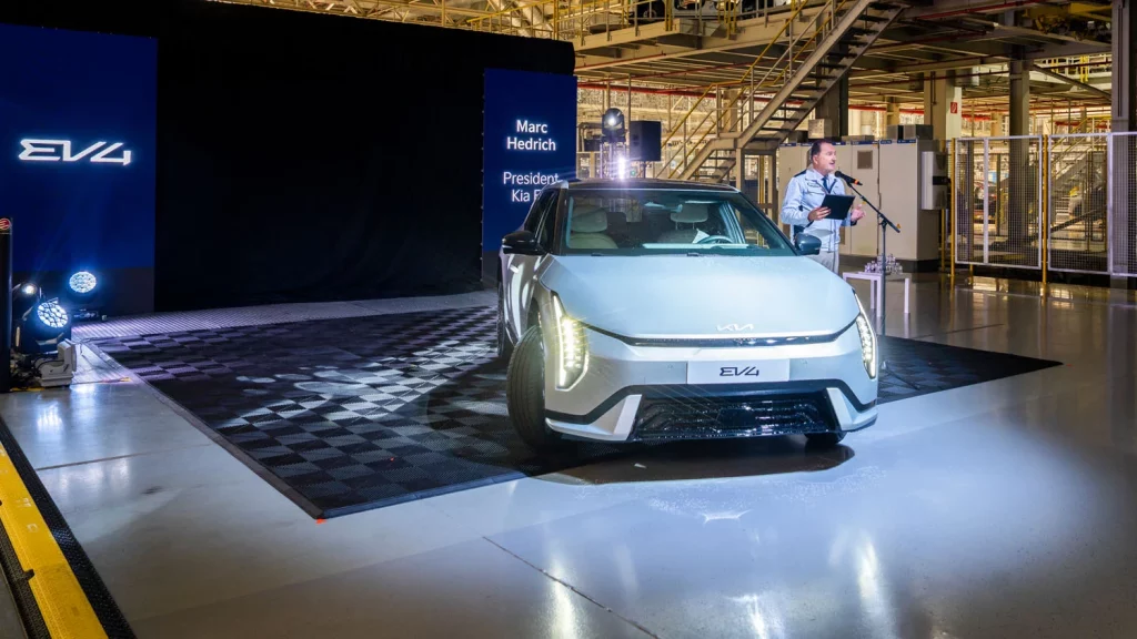 Kia EV4: el primer eléctrico fabricado en Europa ya es una realidad 5 Motor16 KIA EV4 INICIO PRODUCCION EUROPA 2 Motor16