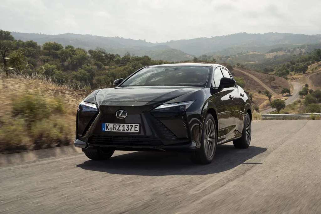 Lexus RZ 350e, movilidad eléctrica de lujo a precio 'nunca visto' 20 Motor16 LEXUS RZ 350E 14 Motor16