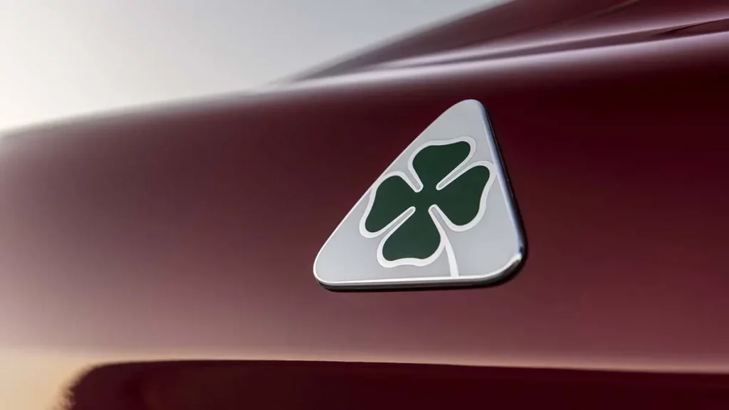 El logo de Alfa Romeo plasma 125 años de historia en un escudo 4 Motor16 El logo de Alfa Romeo plasma 125 años de historia en un escudo