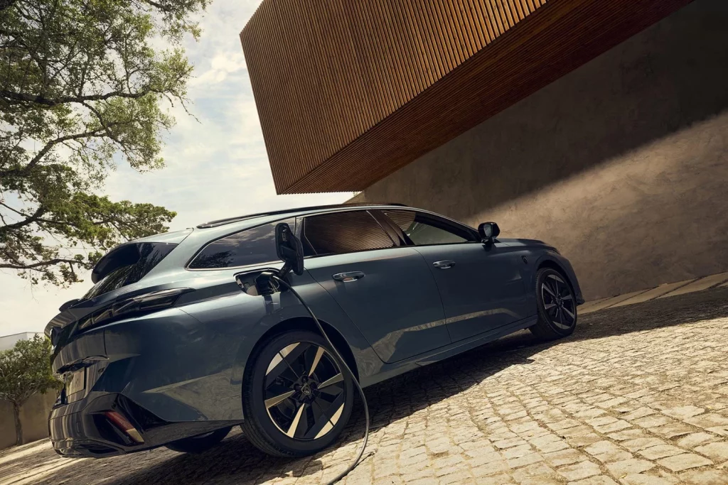 Nuevo Peugeot 308 y 308 SW: Mejoras técnicas y visuales 36 Motor16 Nuevo Peugeot 308 2026 34 Motor16
