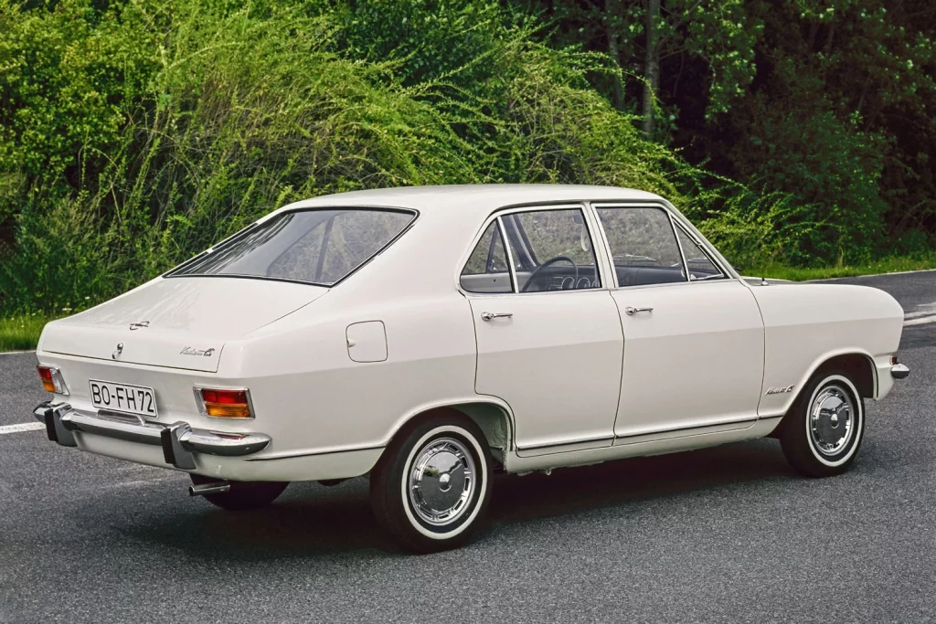 Opel celebra los 60 años del Kadett B, el compacto que abrió las puertas del éxito al Astra 20 Motor16 OpelKadettBLS Motor16