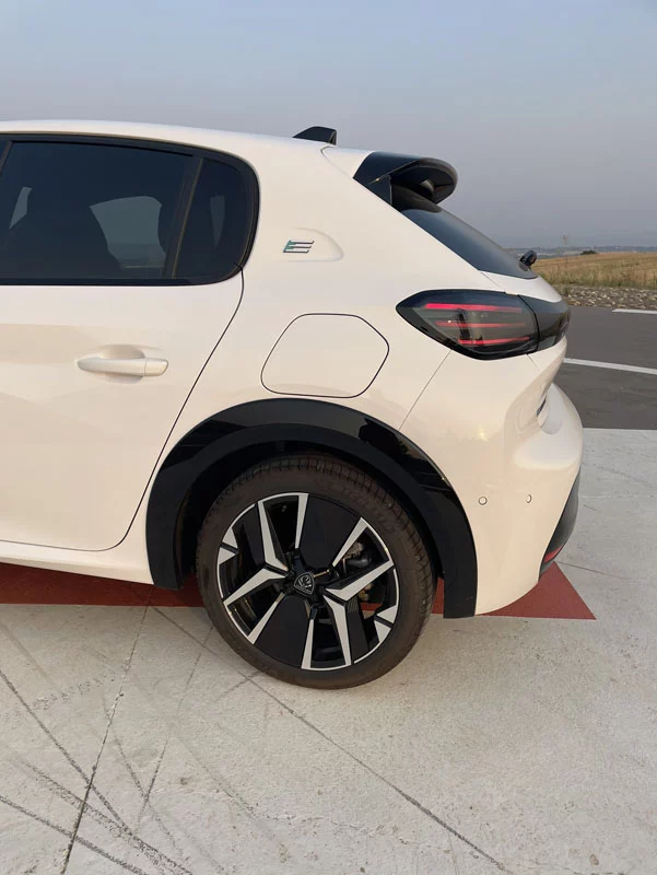 PRUEBA PEUGEOT E 208 10 Motor16