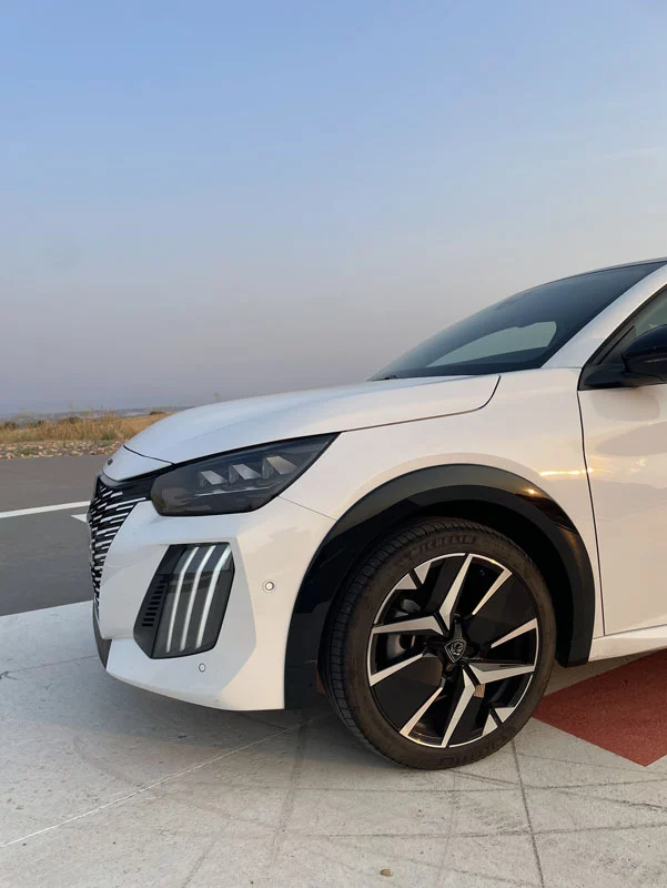 PRUEBA PEUGEOT E 208 11 Motor16