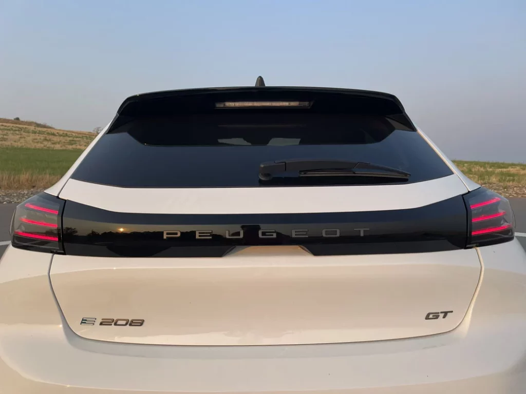 PRUEBA PEUGEOT E 208 15 Motor16