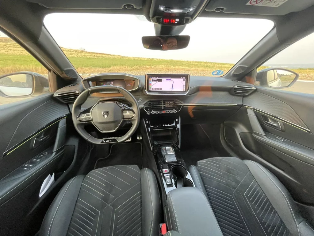 PRUEBA PEUGEOT E 208 18 Motor16
