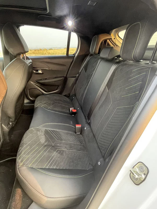 PRUEBA PEUGEOT E 208 25 Motor16