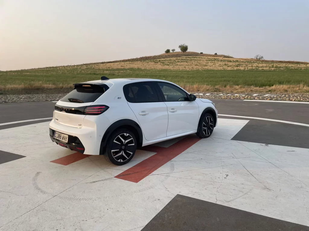 PRUEBA PEUGEOT E 208 30 Motor16