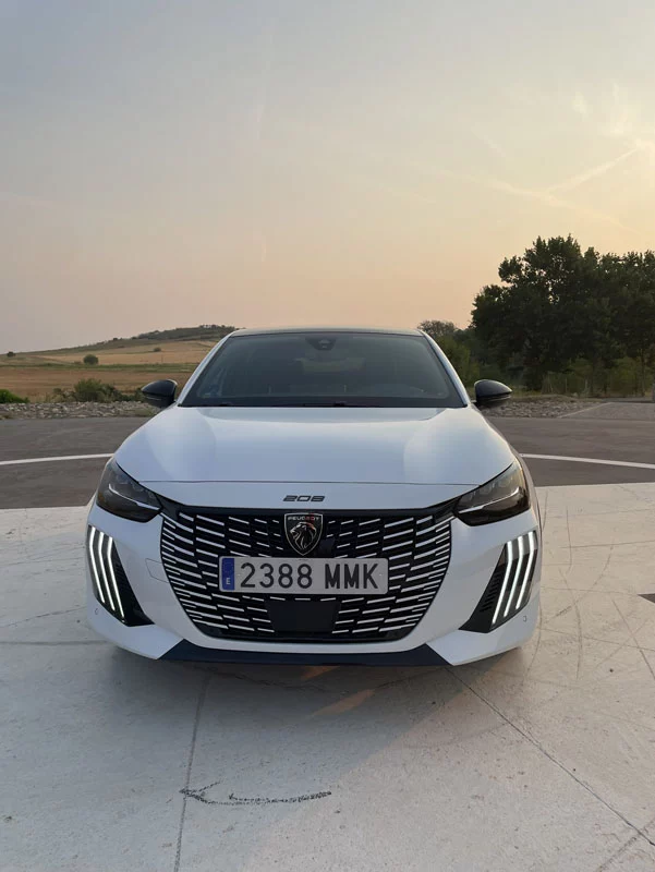 PRUEBA PEUGEOT E 208 4 Motor16