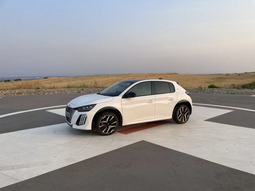 PRUEBA PEUGEOT E 208 5 Motor16