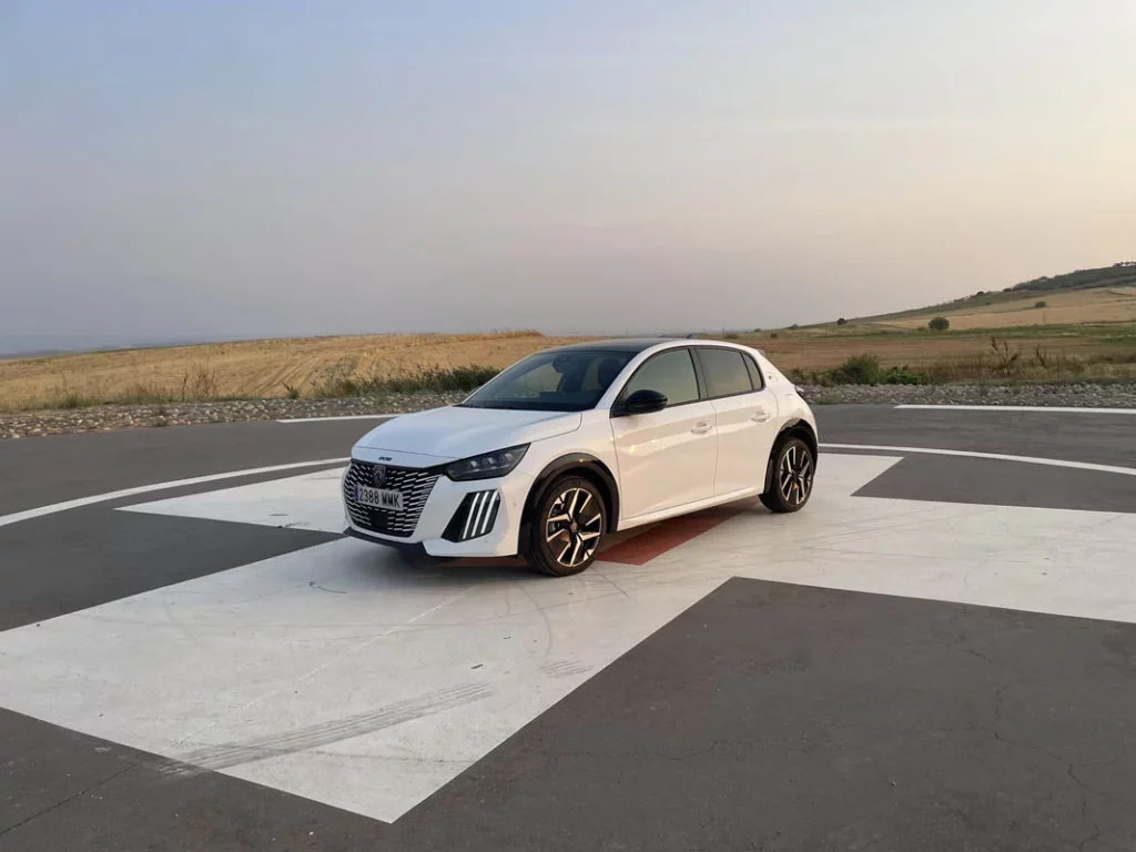 PRUEBA PEUGEOT E 208 7 Motor16