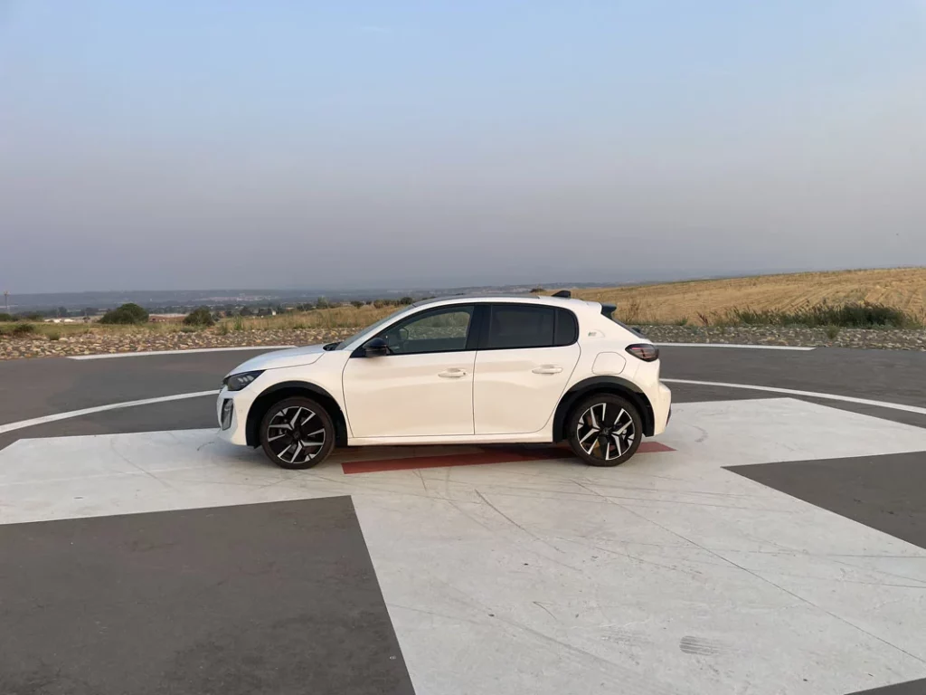 PRUEBA PEUGEOT E 208 8 Motor16