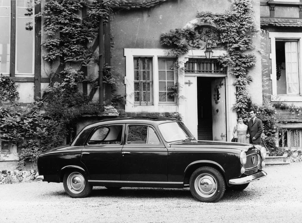 El Peugeot 403, el coche del teniente Colombo, cumple 70 años 1 Motor16 Peugeot 403