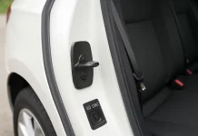 Esta pieza del coche esconde una insólita función que llevas años sin saber