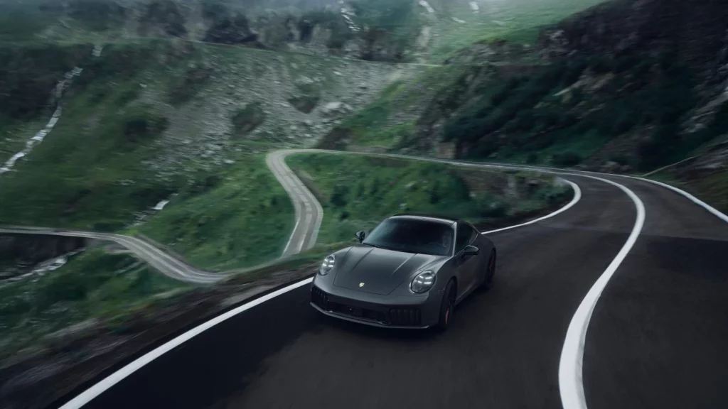 Porsche 911 Carrera 4 GTS Tribute to Transfagarasan 1 Motor16