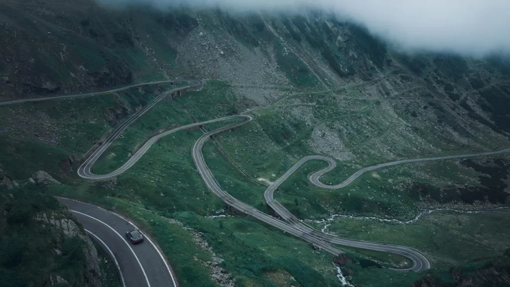 Porsche 911 Carrera 4 GTS Tribute to Transfagarasan 2 Motor16