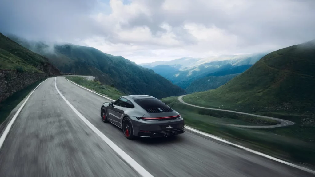 Porsche 911 Carrera 4 GTS Tribute to Transfagarasan 4 Motor16