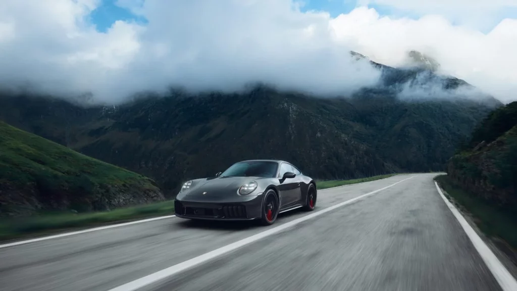 Porsche 911 Carrera 4 GTS Tribute to Transfagarasan 42 Motor16