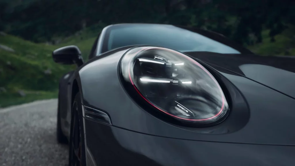 Porsche 911 Carrera 4 GTS Tribute to Transfagarasan 9 Motor16