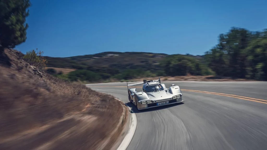 Roger Penske conduce por primera vez el Porsche 963 RSP, que lleva su nombre 18 Motor16 Porsche 963 RSP Roger Penske 18 Motor16