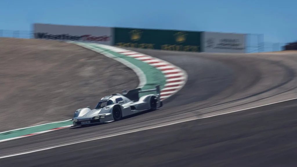 Roger Penske conduce por primera vez el Porsche 963 RSP, que lleva su nombre 4 Motor16 Porsche 963 RSP Roger Penske 2 Motor16