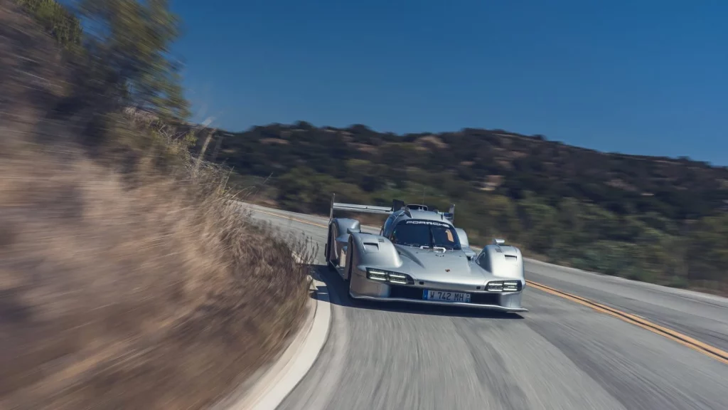 Roger Penske conduce por primera vez el Porsche 963 RSP, que lleva su nombre 20 Motor16 Porsche 963 RSP Roger Penske 20 Motor16
