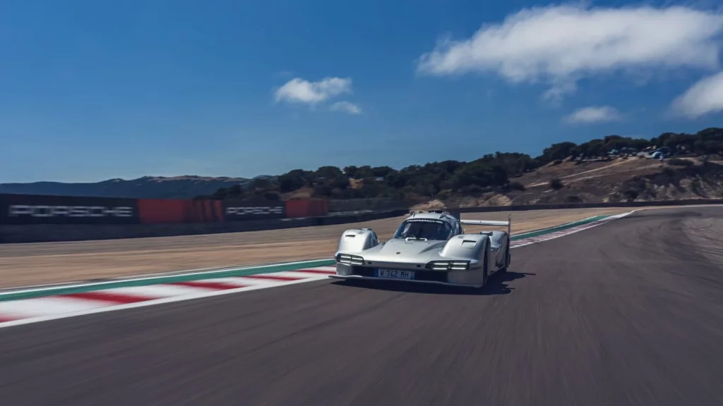 Roger Penske conduce por primera vez el Porsche 963 RSP, que lleva su nombre 9 Motor16 Porsche 963 RSP Roger Penske 9 Motor16
