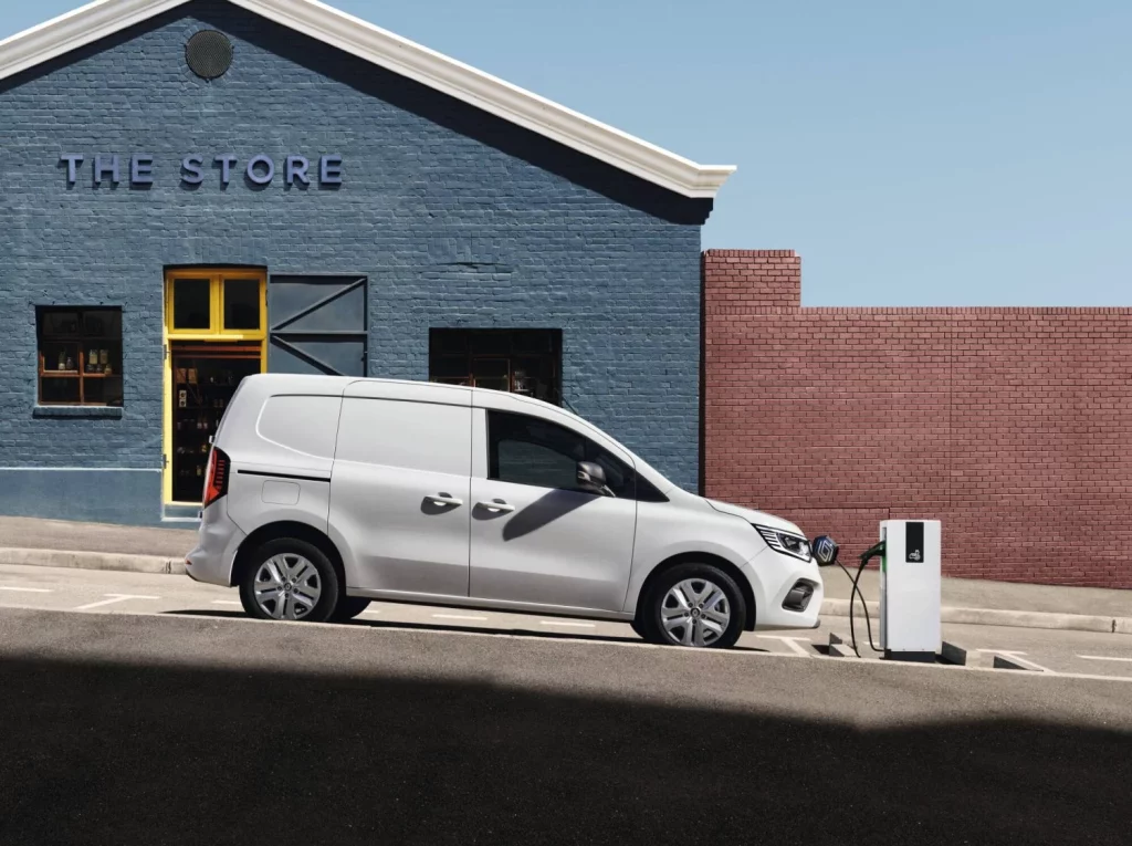 2.300 pueblos de España se moverán en coche eléctrico gracias a Renault 4 Motor16 RENAULT KANGOO E TECH Motor16
