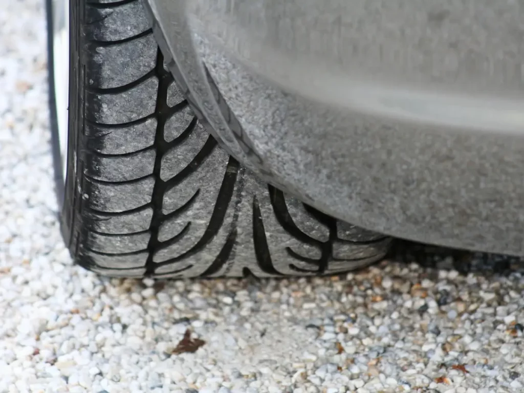 A tu coche se le acaba también el verano: así debes prepararlo para el otoño 1 Motor16 Revisión de neumáticos