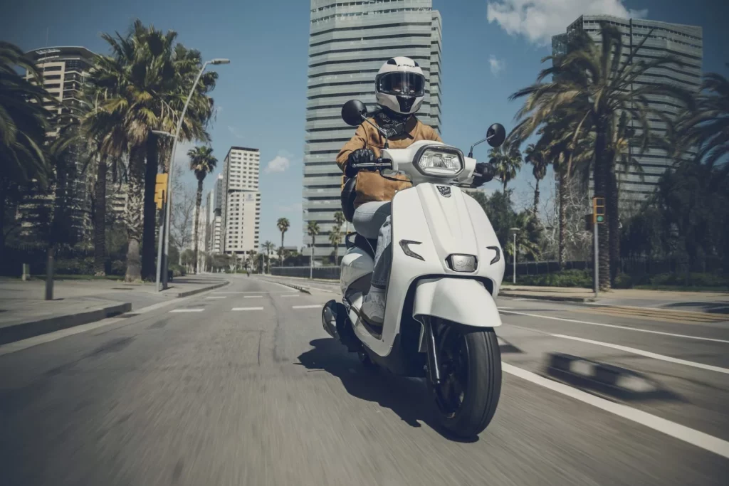 SYM Fugue 125: Un scooter atractivo por menos de 3.000 euros 37 Motor16 SYM FUGUE 125 DINAMICO 13 Motor16