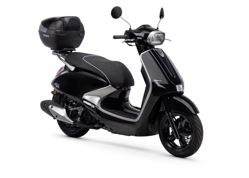 SYM Fugue 125: Un scooter atractivo por menos de 3.000 euros 4 Motor16 SYM Fugue 125 negro 3 4 derecho Motor16