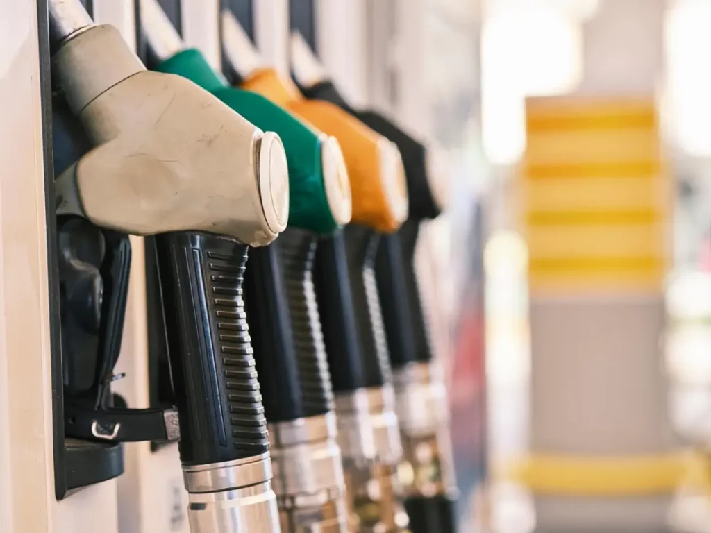 Josed (31), mecánico, y el consejo sobre qué tipo de gasolina usar en viajes largos que está generando polémica 2 Motor16 Surtidor de gasolina