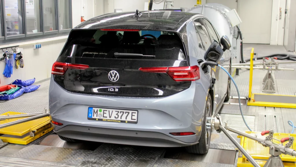 TEST ADAC VOLKSWAGEN ID3 4 Motor16