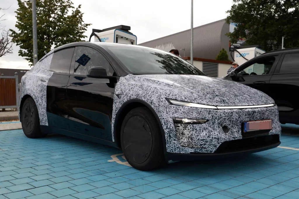 Tesla Model Y L 14 Motor16
