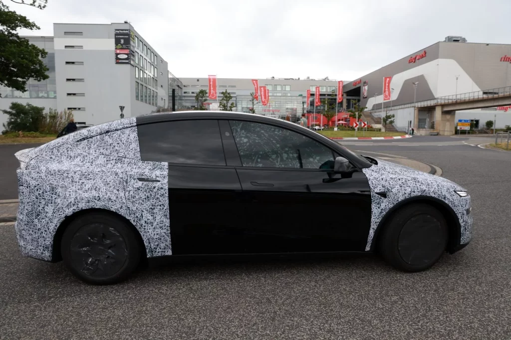 Tesla Model Y L 22 Motor16